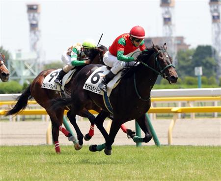 【２歳新馬】東京５Ｒ　１０番人気マイネルサイルーンがＶ