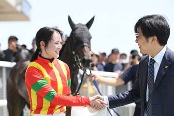 藤田菜七子騎手が新潟２ＲをＶ　「馬が強かったです」