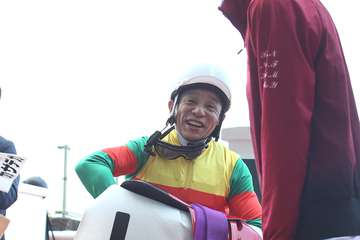 熊沢重文騎手が復帰３戦目で１年４カ月ぶりの勝利