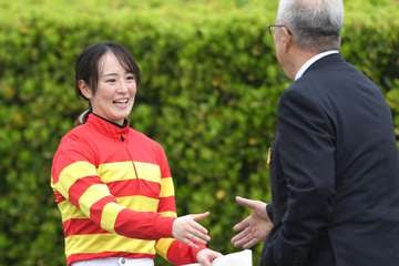 藤田菜七子がスマイルアップで笑顔　今年２勝目「勝ててよかった」