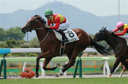 【２歳新馬】函館５Ｒ　ブルーパピヨンが初陣を飾る