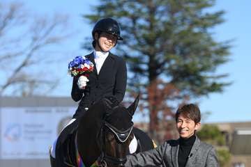 骨折休養中の和田竜二騎手がRRCファイナル表彰式に登場　復帰は「まだまだ時間がかかりそう」