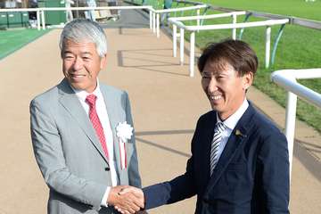 藤沢和雄元調教師の顕彰者記念、レジェンドトレーナーＣは元管理馬がＶ