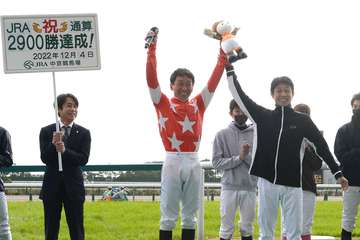 横山典弘騎手が史上３人目、現役２人目のＪＲＡ通算２９００勝　騎乗機会４連勝で決めた
