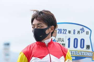川田騎手が年間１００勝達成