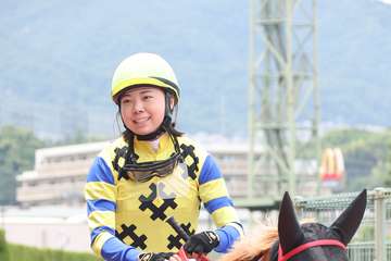 河原田菜々騎手が阪神７Ｒで復帰後初勝利　「一鞍一鞍大切に騎乗していきます」