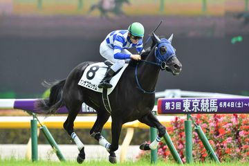 【２歳新馬】東京５Ｒ　１１番人気のオンザブロッサムが金星